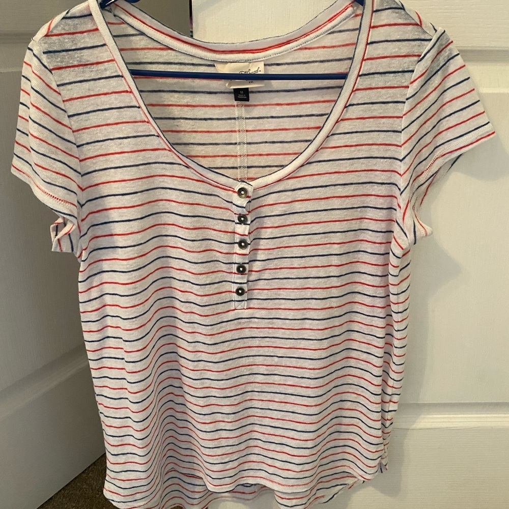 Women’s Universal Thread short sleeve top